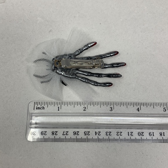 Pair Skeleton hands hair clips Halloween hair accessories - Picture 8 of 9